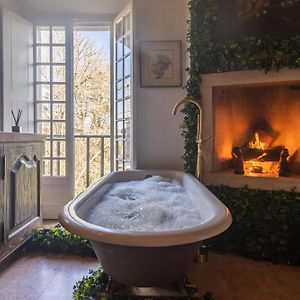 Sintra Wow - Unique Double Smart Room In 17Th Century Palace! Hot Tub, Snooker, Bbq, Ps5, Sauna, Gym